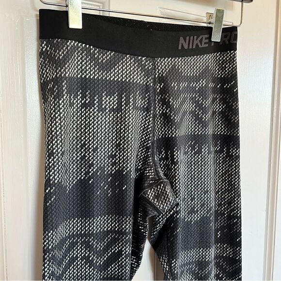NIKE Pro Thermo Patterned Leggings - Picture 4 of 8